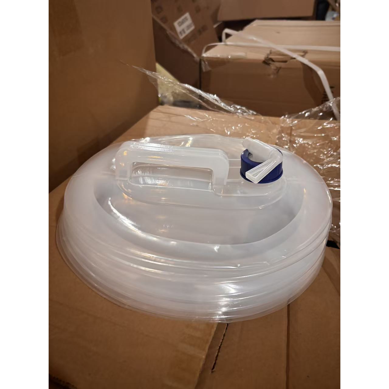 Seau à eau portatif avec robinet - 15 litres