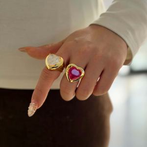 फैशन डिजाइनर विशाल जिरकॉन डायमंड हार्ट शेप फिंगर की छल्ले 18k सोने की लुगस्टोन गहने की अंगूठी महिलाओं के लिए सेट - Product Image 5