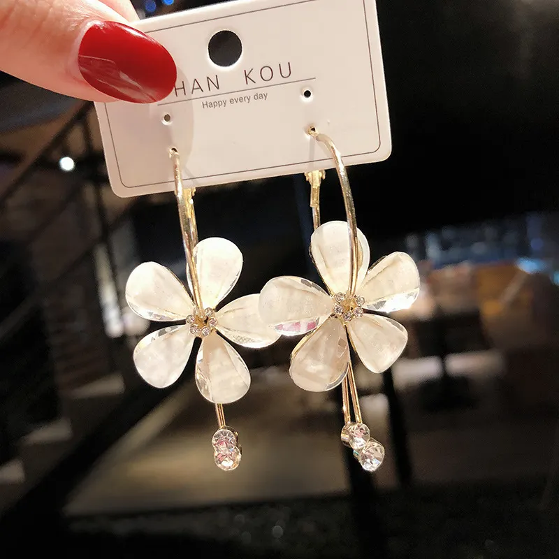 Trendy Crystal Rhinestone Acrylic White Flowers Drop Earrings For Women Jewelry Boho Long Pendant Earrings (KER426)