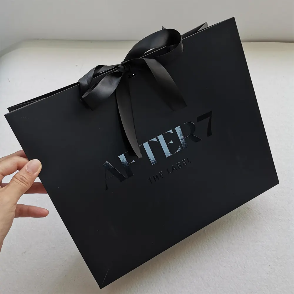 custom luxury matte black paper shopping packing bag with uv logo for gift with ribbon handle/retail bag