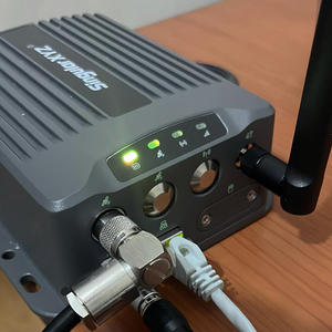Station de base Ntrip GNSS à double antenne SingularXYZ SV100 pour la navigation de véhicules et le contrôle mécanique - Product Image 5