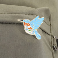 Broche en émail motif colibri floral, fleur colorée et cœur d'oiseau pour la décoration de sac à dos