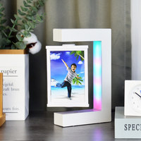 2025 Venta caliente diseño E forma marco de fotos flotante magnético marco de fotos de levitación con luz Led 3 imágenes