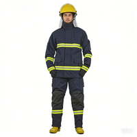 Ensemble d'équipements de protection contre l'incendie de haute qualité : vêtements, chaussures, gants, casque de sécurité