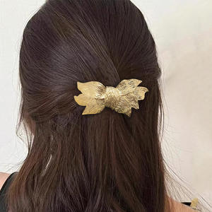 <span class=keywords><strong>Pince</strong></span> à cheveux polyvalente haut de gamme en alliage de <span class=keywords><strong>zinc</strong></span> avec texture feuille, 9 cm, pour femme, style vintage transfrontalier, idéale pour les franges, cadeau - Product Image 1