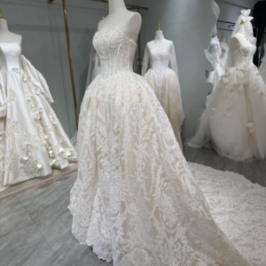 Robe de mariée bustier baroque en dentelle avec fente avant, corset à baleines, voile, couleur champagne, grandes tailles, sur mesure, vente en gros - 3842 - Product Image 2