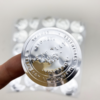 Surface miroir imperméable feuille d'aluminium personnalisée autocollants cercle surélevé argent pet gaufrage logo étiqueteuse pour couvercle