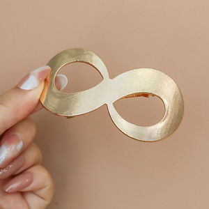 Pinzas de Pelo Grandes de Aleación Metálica Elegantes y de Lujo, Accesorios para el Cabello en Dorado y Plateado con Forma Geométrica, Horquillas para Mujer - Product Image 3