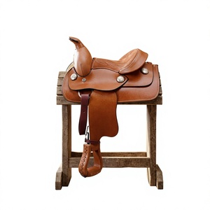 Selle d'équitation anglaise artisanale en cuir véritable et bois, durable, respirante et confortable, 100% cuir animal authentique, BS International - Product Image 1