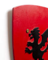 Escudo de juguetes medievales de alta calidad hecho en España Kamelot L rojo escudos de juguete hechos a mano para actuaciones