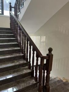 ราวจับเสาขนาดใหญ่ทำจากไม้เนื้อแข็งบันไดในร่มดีไซน์ทันสมัยหลากสไตล์เชื่อถือได้ - Product Image 6