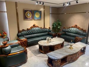 Juego de Sofás de Lujo Estilo Barroco Real en Madera y Cuero Tallado a Mano, Muebles Clásicos para Sala de Estar, Palacio, Villa y Lobby de Hotel - Product Image 2