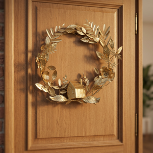 Corona Metálica Dorada con Adorno de Casa, Flores Decorativas Redondas, Hecha a Mano, Estilo Clásico, Corona Sin Iluminación - Product Image 1
