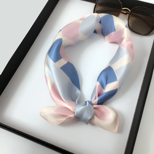 Foulard di Lusso 100% Seta di Gelso 55cm con Stampa Geometrica, Bandana Quadrata per Testa e Collo da <span class=keywords><strong>Donna</strong></span>, Design Semplice ed <span class=keywords><strong>Elegante</strong></span>, Vendita all'Ingrosso - Product Image 3