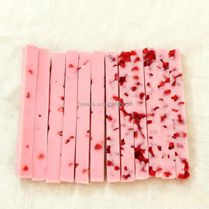 Barretta di Cioccolato Bianco Strawbemy, Morbida e Setosa, Speciale per San Valentino, Confezione Regalo Personalizzabile, Snack con Puro Burro di Cacao - Product Image 1