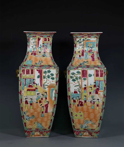Jarrones <span class=keywords><strong>de</strong></span> Porcelana Antiguos <span class=keywords><strong>de</strong></span> la Dinastía Qing con Medallón <span class=keywords><strong>de</strong></span> <span class=keywords><strong>Rosas</strong></span> Chinas, un Par <span class=keywords><strong>de</strong></span> Jarrones Grandes <span class=keywords><strong>de</strong></span> Porcelana Guangcai del Siglo XIX - Product Image 1