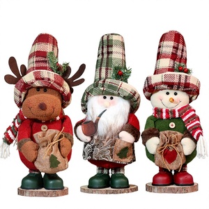 Nouvelles décorations de Noël transfrontalières en tissu : Poupées décoratives Père Noël, Bonhomme de neige et Renne à motif écossais en position debout pour une ambiance festive - Product Image 1