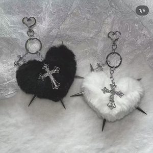 <span class=keywords><strong>Huya</strong></span> Xiaoge Y2K Hot Girl Llavero de Peluche con Estampado de Leopardo, Colgante de Corazón y Remache Cruzado, Decoración para Mochila - Product Image 5
