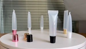 Tubos de Brillo Labial Transparentes Personalizables de 5ml, 10ml, 15ml y 18ml, Tubos Exprimibles Vacíos con Tapa con Logotipo - Product Image 2