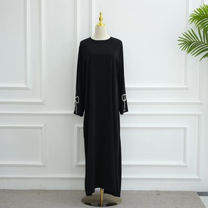 Vêtements islamiques élégants pour femmes en tissu Nida, robe musulmane modeste avec abaya fermée à perles pour les grandes tailles, style Dubaï - Product Image 3