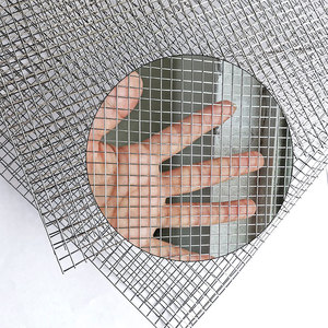 Rollo de Malla de Alambre Soldada Galvanizada de Fábrica 0.5x30m, Malla 50x50mm, Alambre 2.5mm para Cercas de Cría en Granjas - Product Image 6
