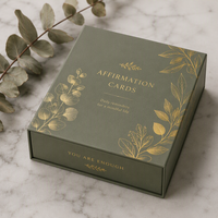 Cartes Oracle d'Affirmation Personnalisées Vert Sauge avec Dorure à Chaud, Écologiques, Coins Arrondis, Coffret Cadeau Familial, 52 Cartes Durables pour la Pleine Conscience