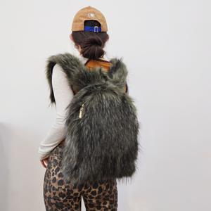 Зимняя модная Высококачественная пушистая Дорожная сумка из искусственного меха с мехом на заказ, универсальный плюшевый рюкзак Y2K для девушек с кисточками - Product Image 3