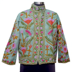 Última Colección, Chaqueta de Mujer Bordada Suzani de Algodón Acolchado de Alta Calidad, Personalizable, Gran Venta, Regalo Perfecto - Product Image 1