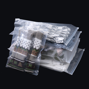 Sacchetti Trasparenti in PE Richiudibili con Zip per Imballaggio Abbigliamento, Disponibili all'Ingrosso in Varie Misure - Product Image 3