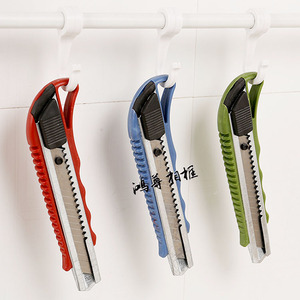 Cuchillo multiusos con hoja de aleación de titanio de 0,6 mm de grosor, bloqueo automático y mango azul para cortar papel y quitar papel pintado - Product Image 2