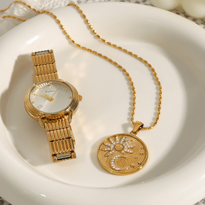 Collier Pendentif Rond Soleil Lune Étoile en Acier Inoxydable Plaqué Or 18K, Breloque Thème Incrustée de Diamants, Bijou Cadeau - Product Image 2