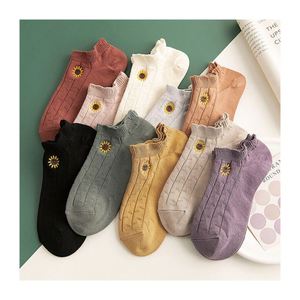 Calcetines Finos de Alta Calidad con Logotipo Personalizado, Calcetines Bonitos de Color Sólido con Diseño de Flores Bordadas para Mujer - Product Image 1