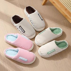 Chaussons d'hiver épais en coton antidérapants et imperméables pour couple, avec amorti pour femme, idéaux pour l'intérieur et la maison (vente en gros) - Product Image 1