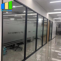 Cloisons de séparation en verre modernes et portables pour bureaux commerciaux, avec structure fixe pleine hauteur en aluminium trempé