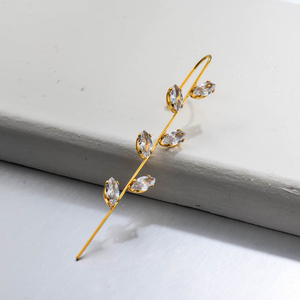 Baoyan Fashion <span class=keywords><strong>One</strong></span> <span class=keywords><strong>Piece</strong></span> <span class=keywords><strong>orecchini</strong></span> Piercing placcati in oro <span class=keywords><strong>orecchini</strong></span> a bottone con zirconi <span class=keywords><strong>orecchini</strong></span> a gancio cingolati per le donne 2021 - Product Image 3