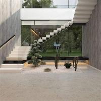Escalier droit avec panneau latéral en verre et marches en bois massif, design d'escalier architectural moderne pour l'intérieur