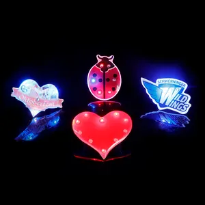 Ismart özelleştirilmiş sevimli rozetleri sevgililer günü için LED ışık Up kalp broş pimleri