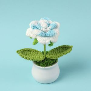 Rose artificielle en fil de laine, finition artisanale, petite en pot, bleu glace, pour la maison, le bureau, la voiture, la fête des mères, la remise des diplômes - Product Image 2