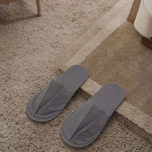 व्यक्तिगत लक्जरी होटल कस्टम बाथरूम विरोधी पर्ची डिस्पोजेबल गैर-बुने वाले वाफ़ल वीव नरम हल्के चप्पल चप्पल - Product Image 1