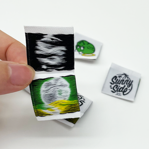 Étiquettes de taille brodées à bas quantité minimale de commande pour vêtements Étiquettes de vêtements lavables de logo de presse à chaud sur mesure - Product Image 5