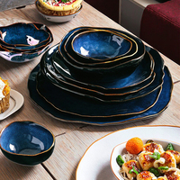 Service de table en porcelaine moderne abstraite écologique 2025, bleu avec bord doré, assiettes de mariage pour fête, restaurant