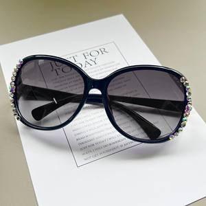 Lunettes de soleil de créateur pour femme, monture carrée large à bords intégraux, dégradées, nouvelle mode, diamant, surdimensionnées, miroir, PC polarisé - Product Image 3