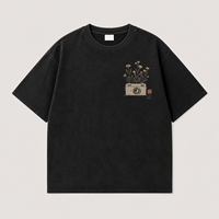 T-shirt personnalisé à épaules tombantes avec impression DTF originale de fleurs sauvages et d'appareil photo ancien