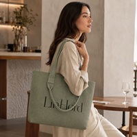 Sac fourre-tout tricoté à porter à l'épaule avec poignées courtes pour femmes, idéal pour les courses en ville, les escapades de week-end et les tenues de vacances décontractées.