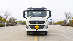 Camion de pulvérisation diesel Sinotruk Howo 6X4, pompe à eau moteur personnalisée haut de gamme, buse haute pression, norme nationale incendie - Product Image 2