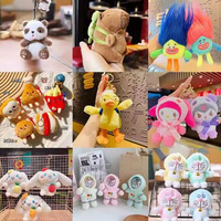 Porte-clés en peluche personnalisable en forme de frites, faible MOQ, prise en charge du logo personnalisé, porte-clés en peluche sur mesure