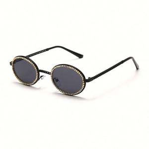 Lunettes de soleil rondes en diamant de style punk avec logo personnalisé, petites lunettes de soleil ovales en strass pour femmes - Product Image 2