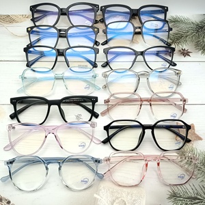 Stock disponible pour livraison immédiate : Montures de lunettes TR90, assortiment de modèles carrés tendance pour les boutiques de mode rapide - Product Image 1