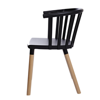 Chaise de salle à manger ergonomique contemporaine en plastique stable avec pieds en bois, chaise latérale en PP pour restaurant, café, maison, mobilier d'intérieur