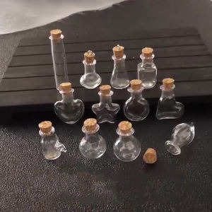 Bouteille en verre vide miniature pour le Nouvel An, avec bouchon, pour vœux, vente en gros, et bouteille pendentif en verre pour parfum de voiture - Product Image 4